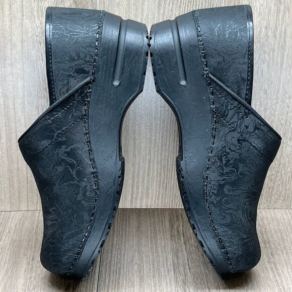 Sanita Shoes Womens Sz 38 Tooled Leather The Original Danish Clogs Slip On Black - Picture 9 of 13